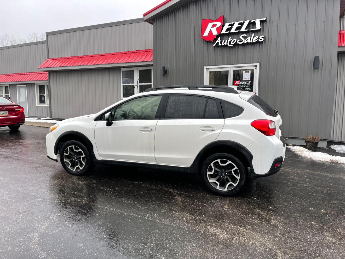 2017 White /Black Subaru Crosstrek 2.0i Limited PZEV CVT (JF2GPANC4HH) with an 2.0L I4 DOHC 16V engine, Automatic transmission, located at 11115 Chardon Rd. , Chardon, OH, 44024, (440) 214-9705, 41.580246, -81.241943 - Photo#11